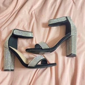 Black rhinestone block heels 🤍🖤
